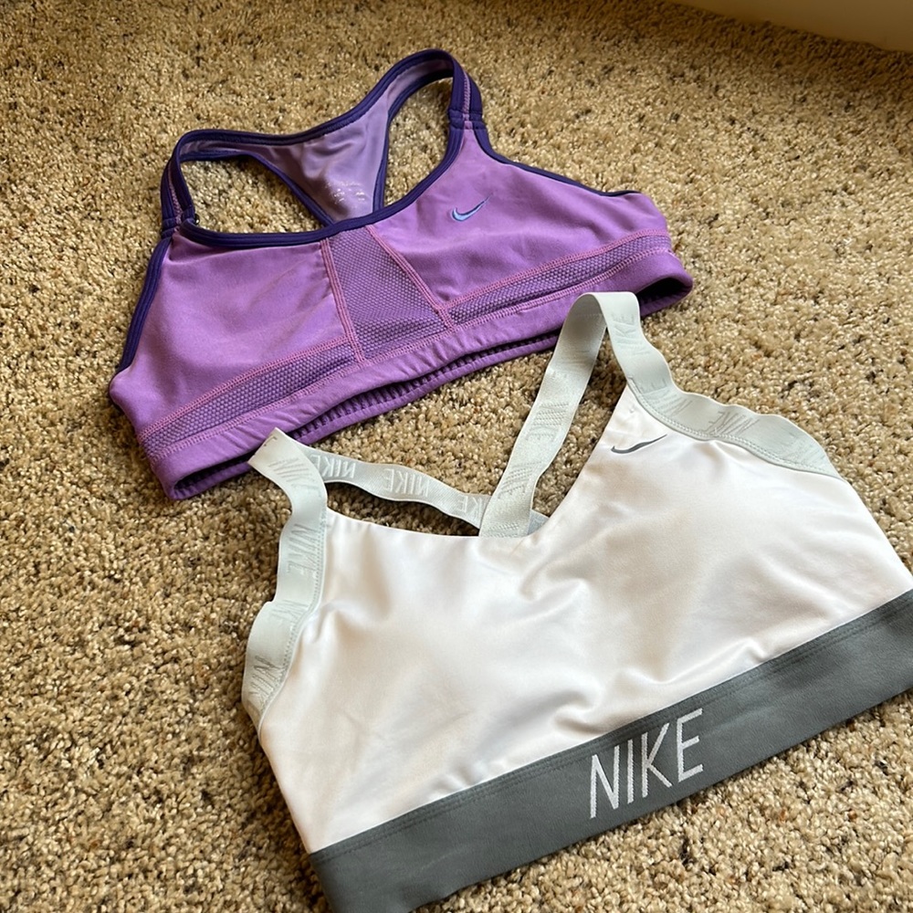 2 Nike sports bras MEDIUM